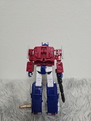 Transformers MTMTE Studio Series 86 Battle Damaged Optimus Prime Leader Class