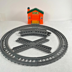 Thomas & Friends Train Trackmaster Figure 8 Track + Sodor Post Office 12 pcs