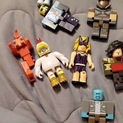 Huge Roblox‎ lot of Figures and Accessories includes 20 Complete Figures