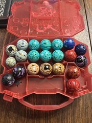 BAKUGAN BATTLE BRAWLERS LOT Of 21 IN Double Storage Case Red/Grey- NO CARDS!!