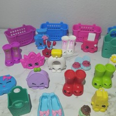 SHOPKINS Lot of 90 Characters Mixed Seasons + 6 Totes 2 Sizes