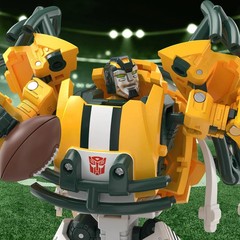Transformers NFL Green Bay Packers Tundra Prime 5.5-Inch Action Figure Chang…