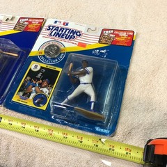 LOT OF 2 VINTAGE 1991 KENNER STARTING LINEUP COLLECTOR’S COIN / ACTION FIGURE
