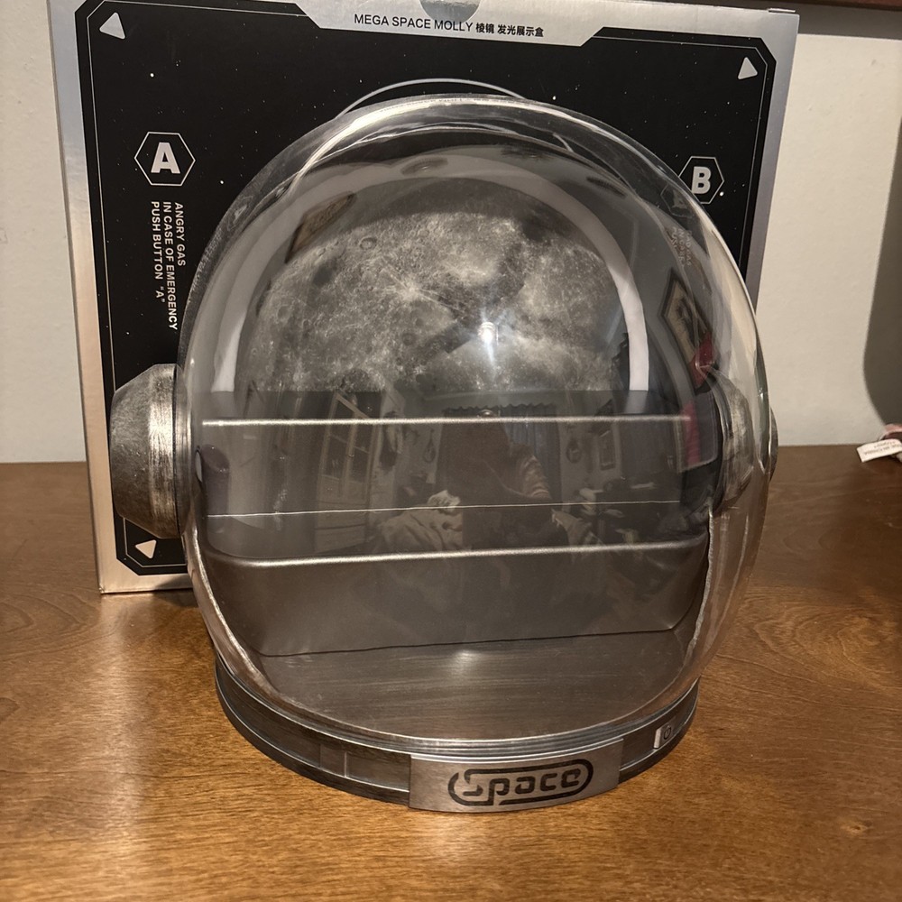 Pop Mart Mega Space Molly Illuminating Display Case See Pics