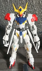 Bandai Gundam Universe Mobile Suit Action Figure Mixed Lot of 4 + 1 Model Kit