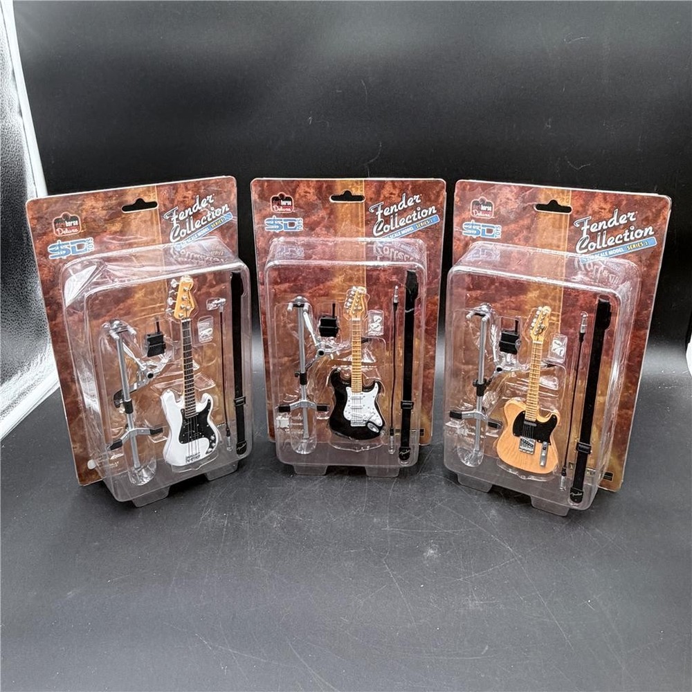 Dark Horse Deluxe SD Toys Fender Collection-Telecaster-Precision Bass-Jazz Bass