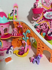 My Little Pony Ponyville Amusement Park Sweet Sundae Ferris Wheel Bundle 2007