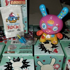 Kidrobot Dunny Series 4 Jon Burgerman Figure 3″ Vinyl 2007 New Opened Box