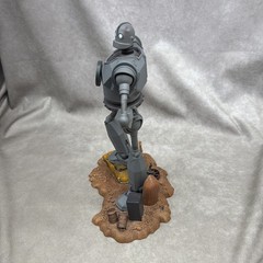 Diamond Select Toys Iron Giant Gallery Iron Giant (Superhero) Collectible Figure