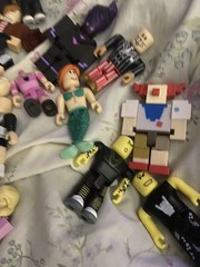 ROBLOX ACTION FIGURES LOT 20+ Random Figures And Random Accessories.. See Pics