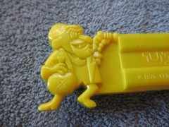 1975 Plastic Green/Yellow Toy Harmonica Have No Fear Underdog Is Here Lednardo