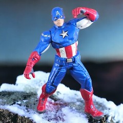 Marvel Avengers Captain America Shield Throwing Action Figure Talking Poseable