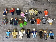 Roblox‎ Mixed Figures & Accessories Lot Of 25 Figures Used As Shown
