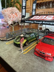 1/64 Scale Figuring. Girl With Pink Top And White/pink Pants. (FIGURING ONLY)