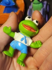 VINTAGE LOT OF 6 – Muppets Toys – Kermit Figures / Watch / Water Toy / Count Car