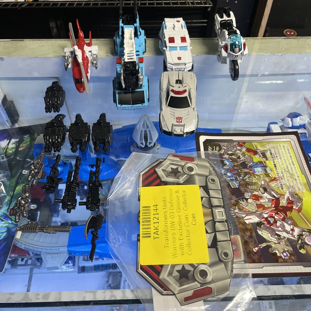 Takara Tomy Transformers Unite Warriors UW-03 Guardian Defensor Complete