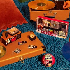 MGA’s Miniverse Real Music Record Player Mini Collectibles Mini Playable Record