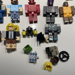 Roblox Action Figures Lot – 20+ Jazwares Mixed Minifigures & Accessories
