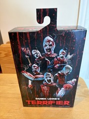 NECA ULTIMATE TERRIFIER ART THE CLOWN Blood Soaked – Walmart Exclusive