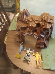 Batman Ideal 1966 Playset Cave And Figures