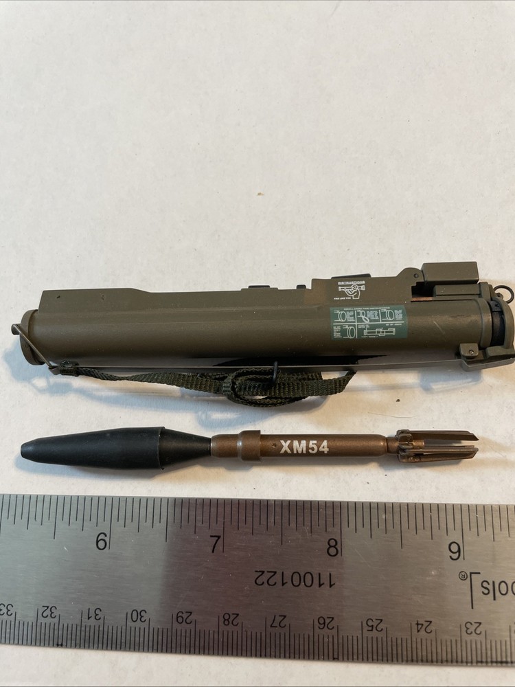 1/6 Scale Hot Toys Platoon Chris Taylor Vietnam War M72 LAW Launcher W/ Rocket