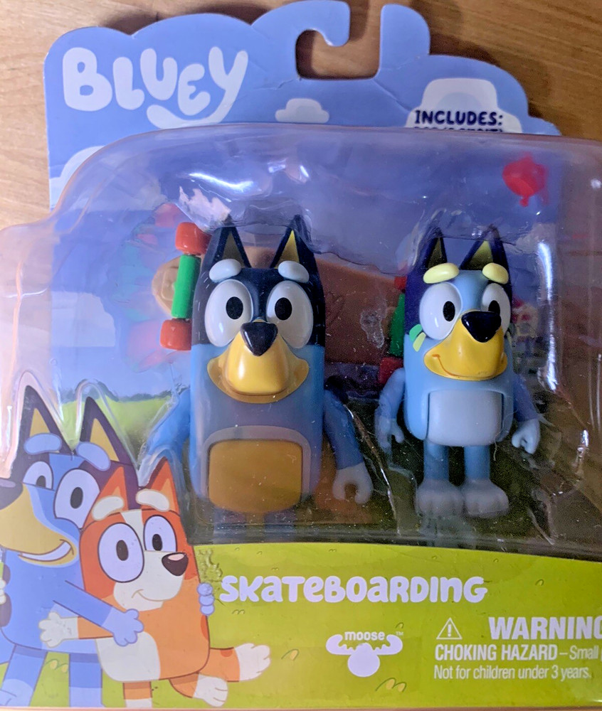 Disney Bluey & Bandit Figurines 2-Pack – Skateboard Adventure🛹Bluey TV Show NEW