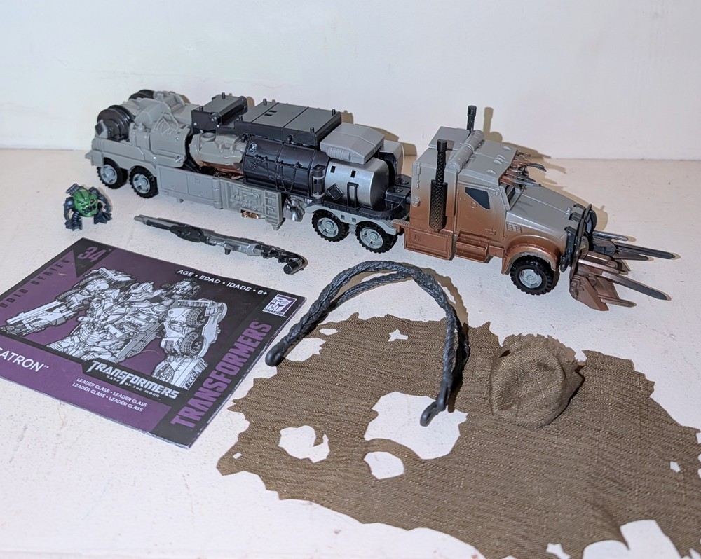 Transformers Studio Series 34 MEGATRON w Igor Leader Dark of the Moon Figure