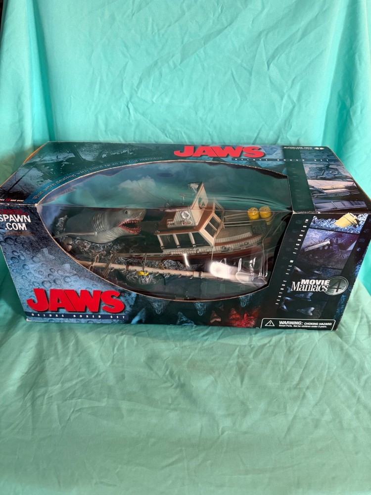 (BRAND NEW!) “JAWS” MOVIE MANIACS DELUXE BOXSET (2001) MCFARLANE TOYS