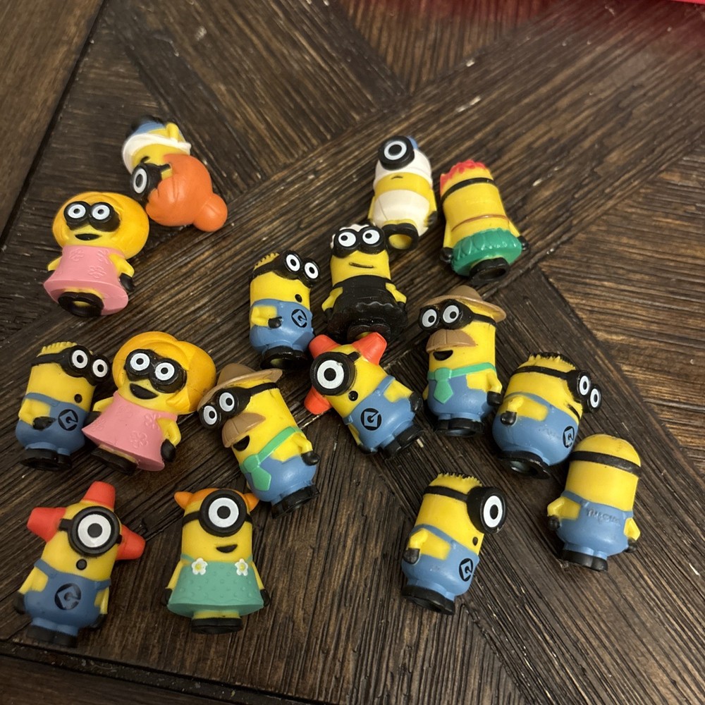 Lot Of 16 Mini Minions Figures Pencil Toppers ?
