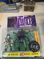 Kenner 1996 – ALIENS VS MARINES – CORP HICKS VS KING ALIEN – New Bubble Creased
