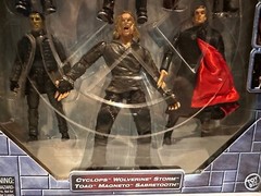 ToyBiz Marvel X-MEN Movie MUTANT REVOLUTION Cyclops Wolverine Storm LEGENDS NEW