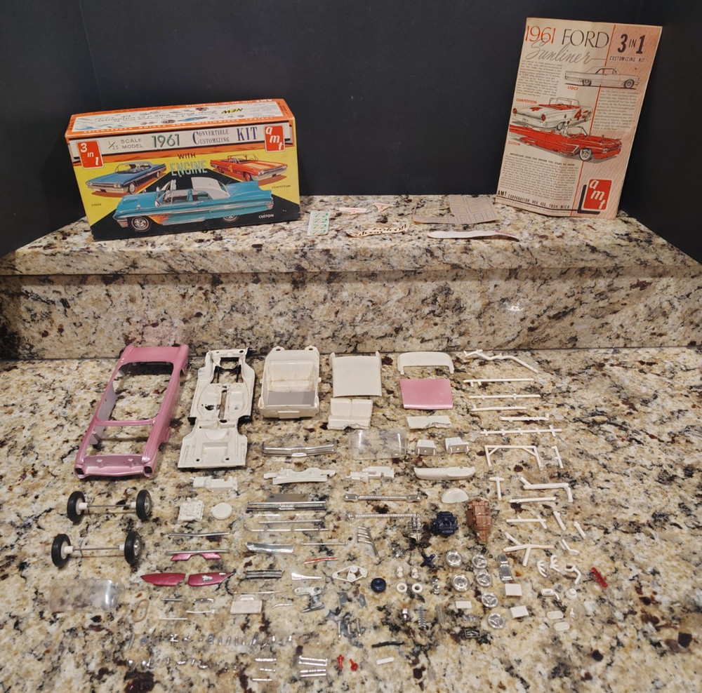 Ford 61 Convertible 1961 Model Kit AMT 3 in 1 1/25 Scale NEW Unbuilt K-111
