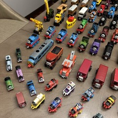 HUGE LOT – 200 pieces THOMAS AND FRIENDS TRAINS Wood Die Cast Plastic toys
