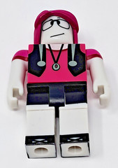 Roblox 2.75″ figure Top Runway Model white black w/ pink hair Jazwares