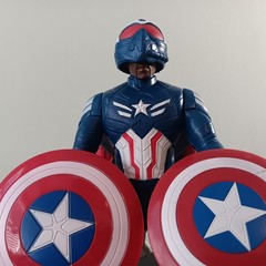 Marvel Avengers Captain America Brave New World 10 1/2″ Action Figure