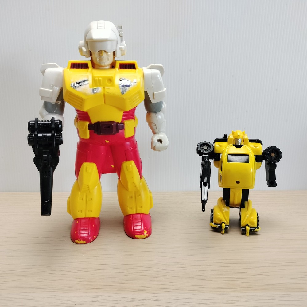 Transformers G1 Pretenders Bumblebee 100% Complete Vintage 1989 Hasbro