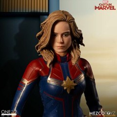 Mezco Toyz Captain Marvel Superhero Comics One:12 Collective Action Figure 76670