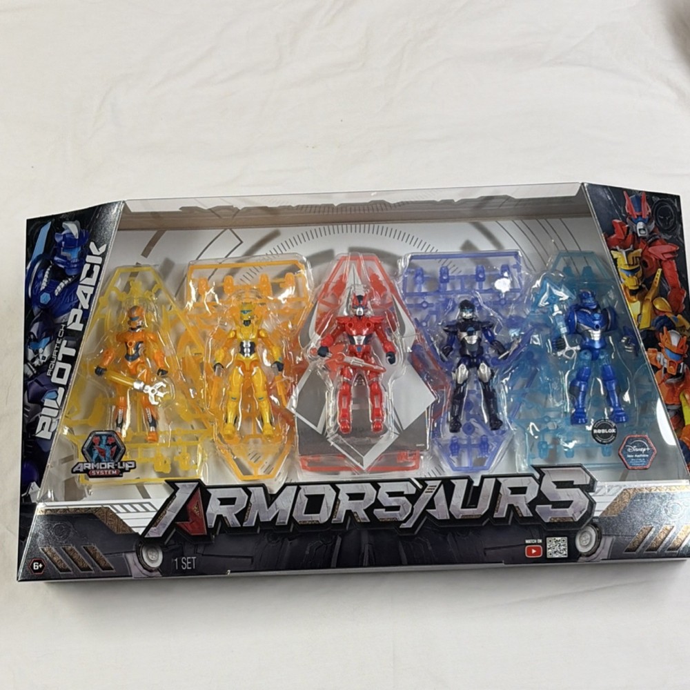MGA Entertainment Armorsaurs Aquatech Pilot Pack Figures + Weapons