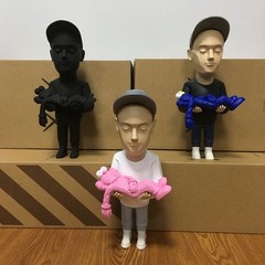 Celebrity Artist Actor Designer Culture Luxury Figure (Bryan Donnelly Kaws Pink)