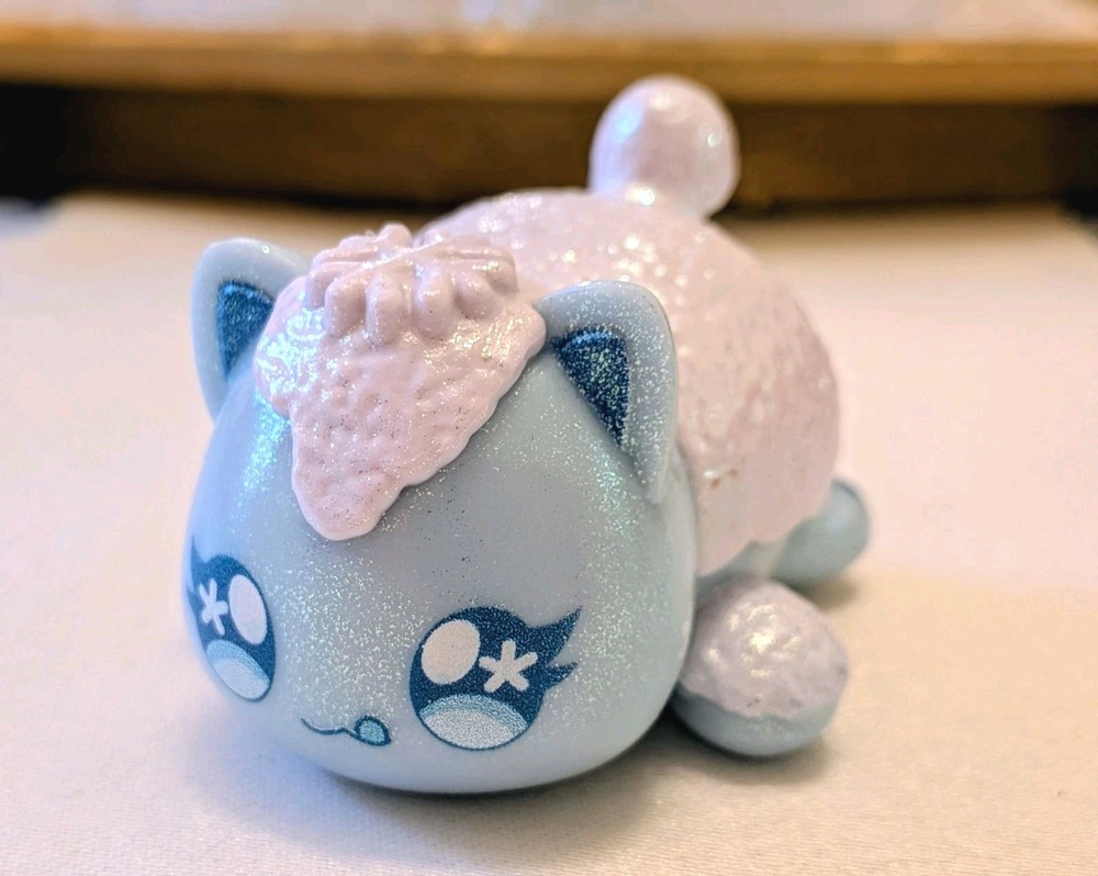 Bonkers Toys Aphmau Meemeow Mini Blind Box Figure Ice Cat Shimmer