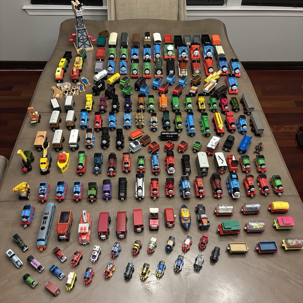 HUGE LOT – 200 pieces THOMAS AND FRIENDS TRAINS Wood Die Cast Plastic toys