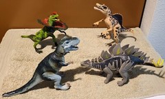 TOY DINOSAURS – BATTERY OPERATED SOUND – Lot 4 Different