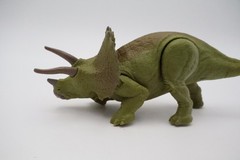Jurassic World Fallen Kingdom Battle Damage Triceratops Dinosaur Figure Mattel
