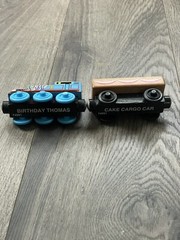 Thomas & Friends Wooden Railway HAPPY BIRTHDAY THOMAS Wood Train Cars Y4501