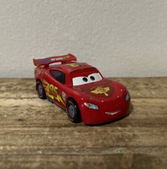 Mattel Disney Pixar Cars 2 Lightning McQueen With Racing Wheels 9