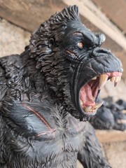 MEZCO King Kong of Skull Island 18 inch Figure With Accessories (no box)