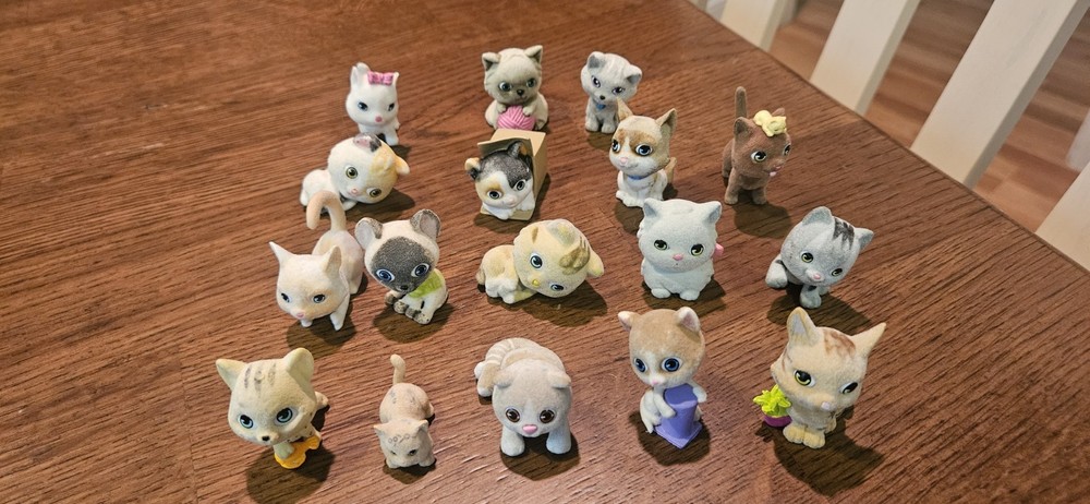 Kitty In My Pocket Flocked 17 Pc Lot. Nice Variety Of These Collectibles