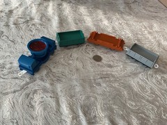 Thomas Train Trackmaster Beige Track Pieces Lot of 100 PARTS. 2009 Mattel