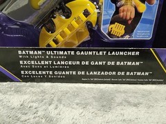 Batman DC Comics Ultimate Gauntlet Launcher w Lights And Sound 6 foam Darts