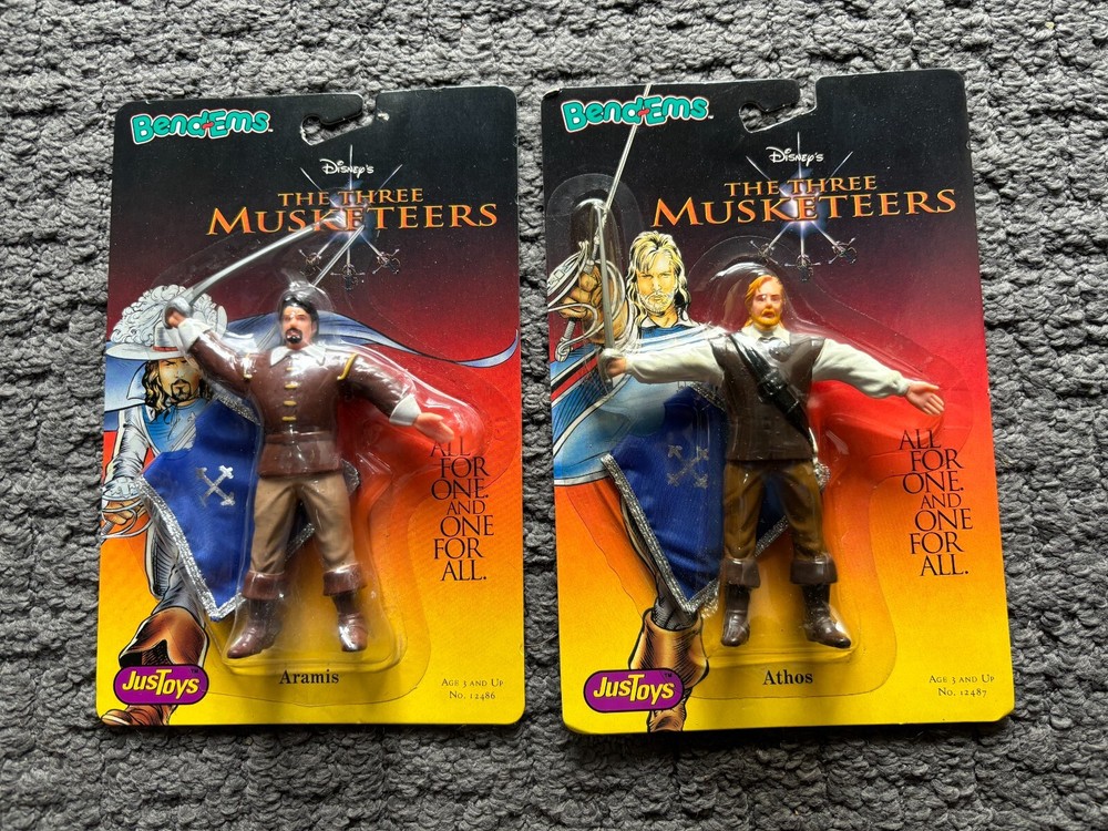 Three Musketeers Aramis & Athos Bendems Charlie Sheen Keifer Sutherland 1993 MOC